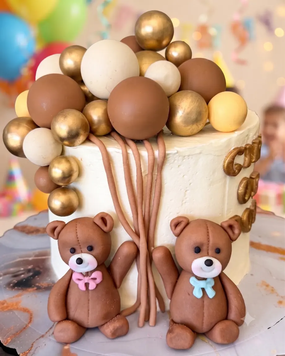 Tarta infantil con ositos para fiesta de revelación de sexo