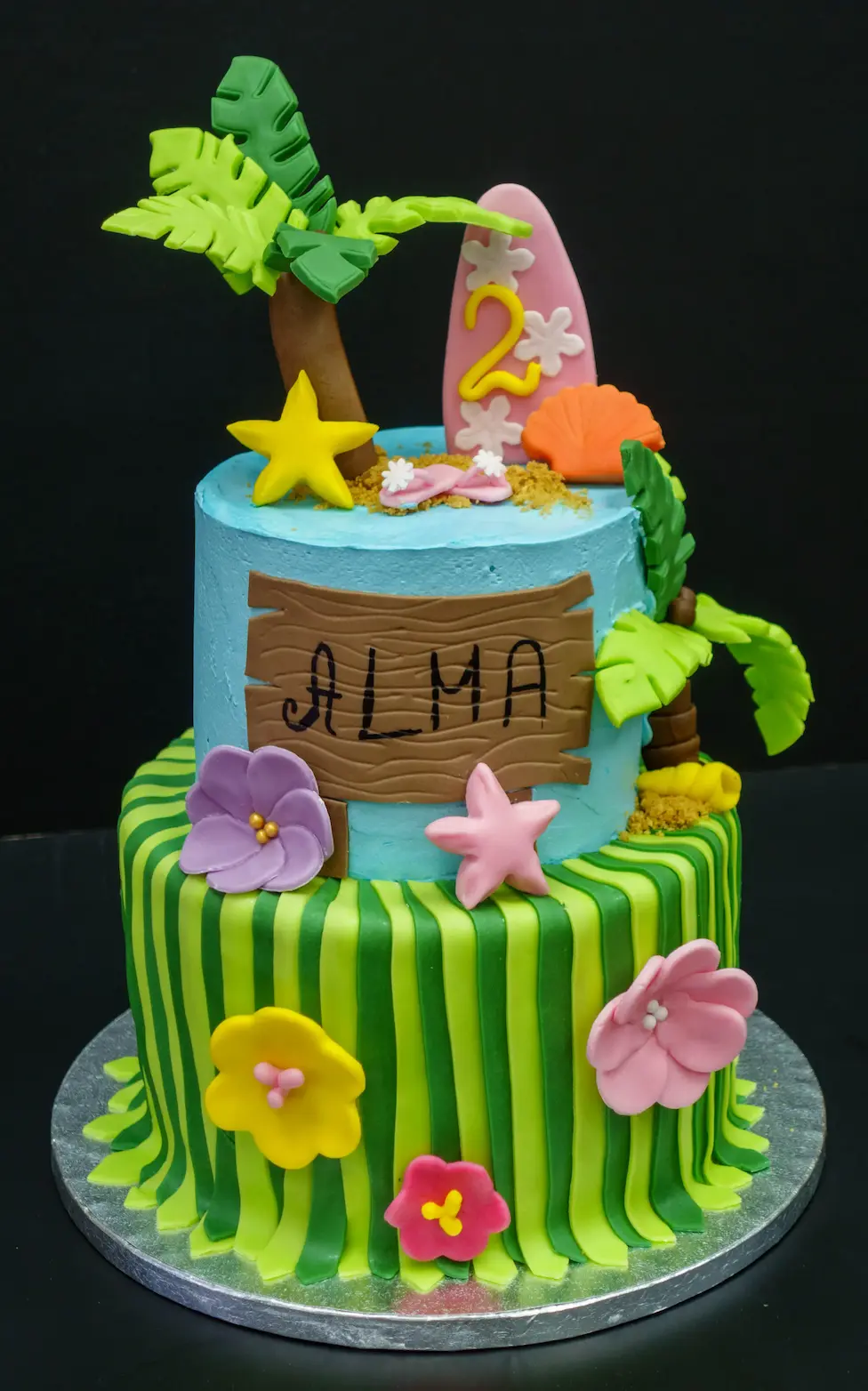 Tarta de cumpleaños con temática hawaiana